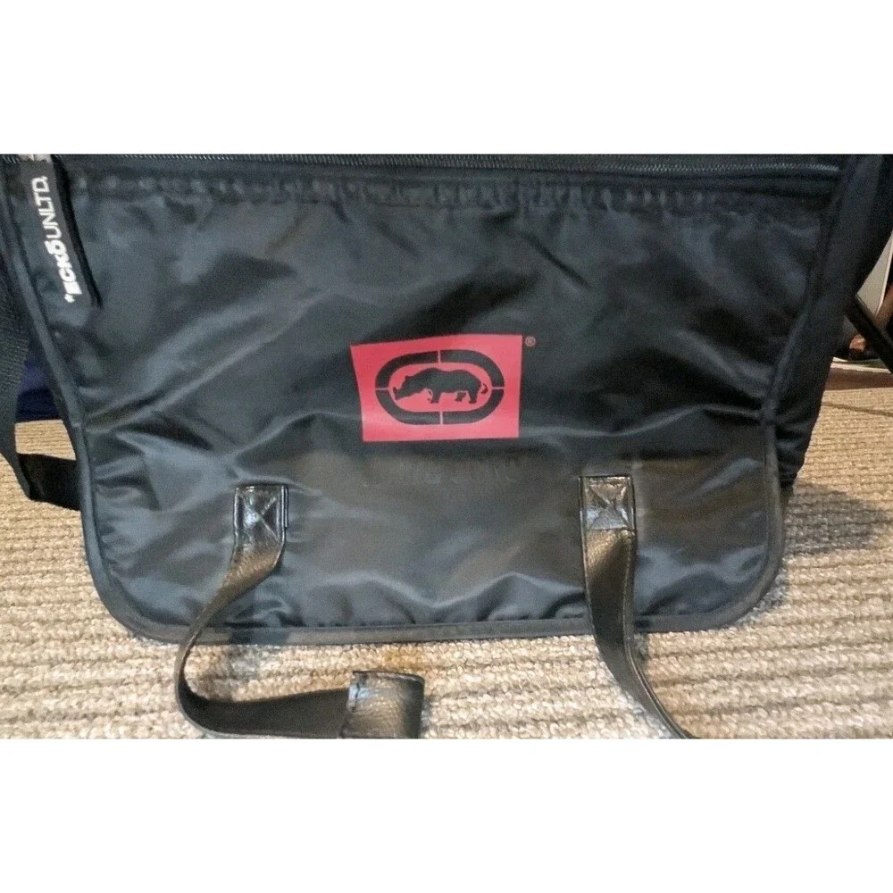 Ecko Unltd. Men’s Black/Red Messenger Bag Zip Closure Adjustable Strap Pockets